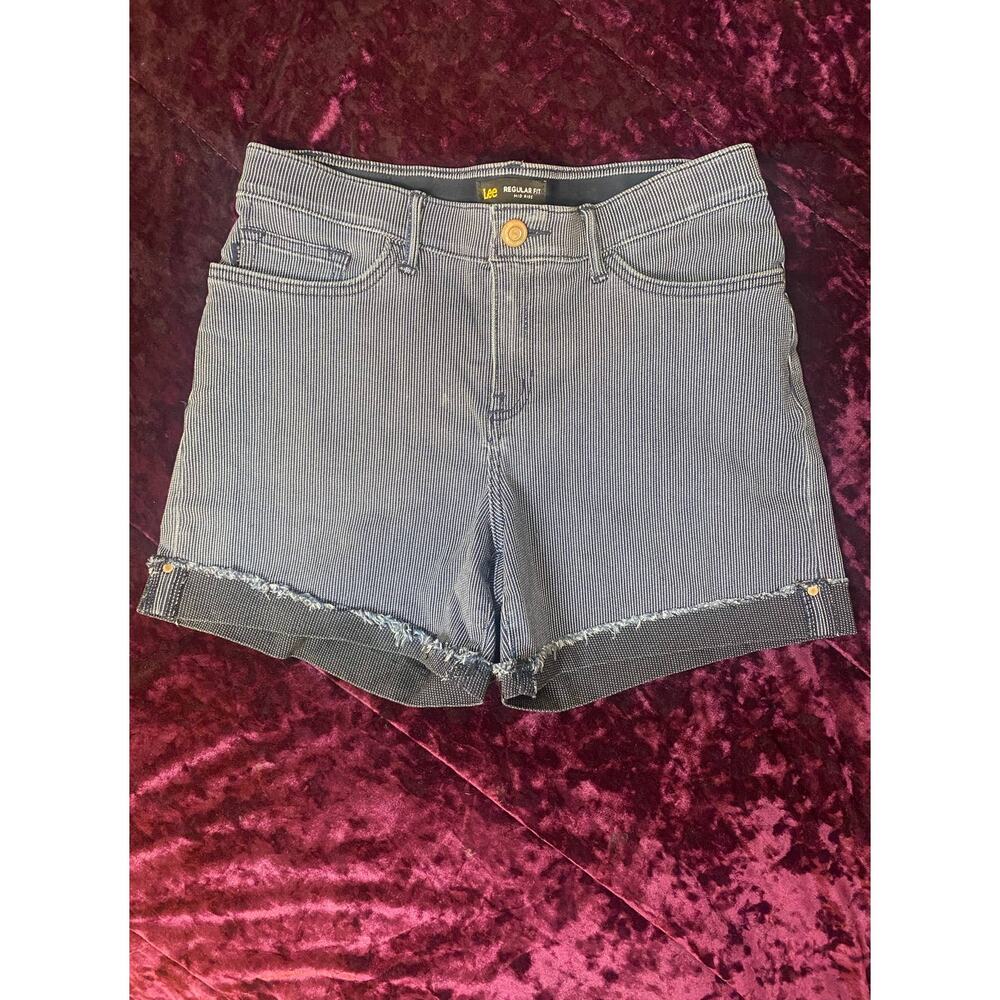 Lee Regular Fit Mid-Rise Short - 6 Medium